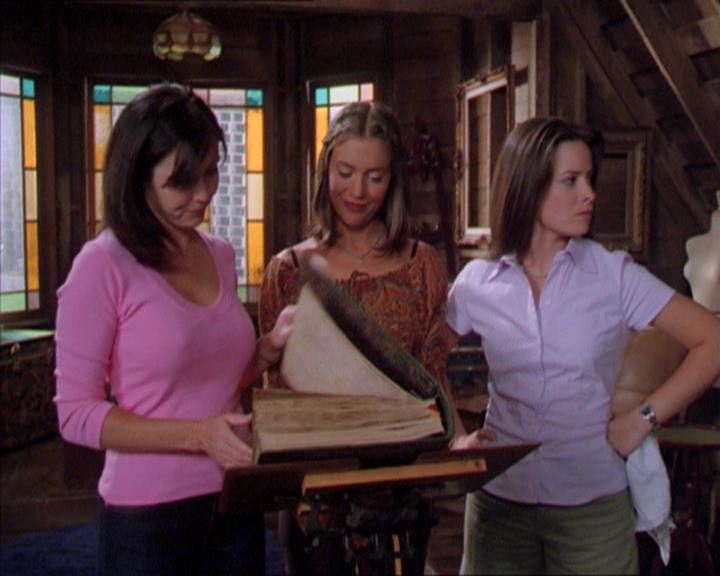 Charmed-Online_dot_net-2x01WitchTrial2272.jpg