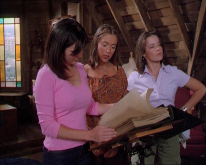 Charmed-Online_dot_net-2x01WitchTrial2285.jpg