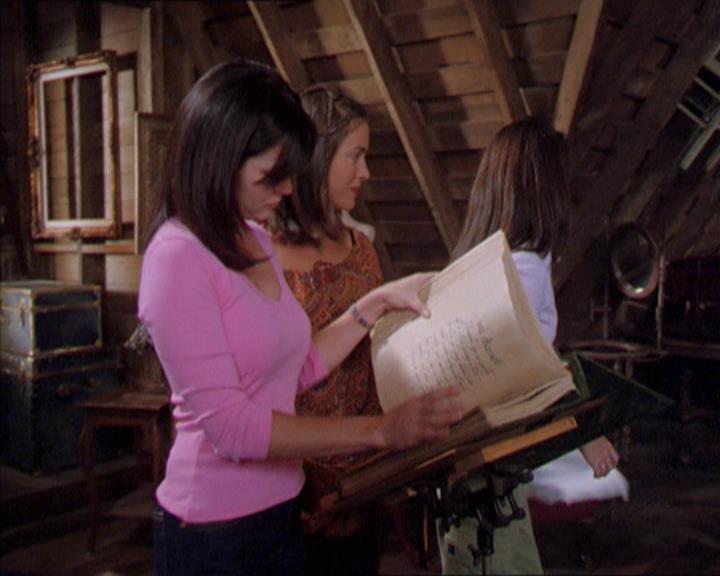 Charmed-Online_dot_net-2x01WitchTrial2288.jpg