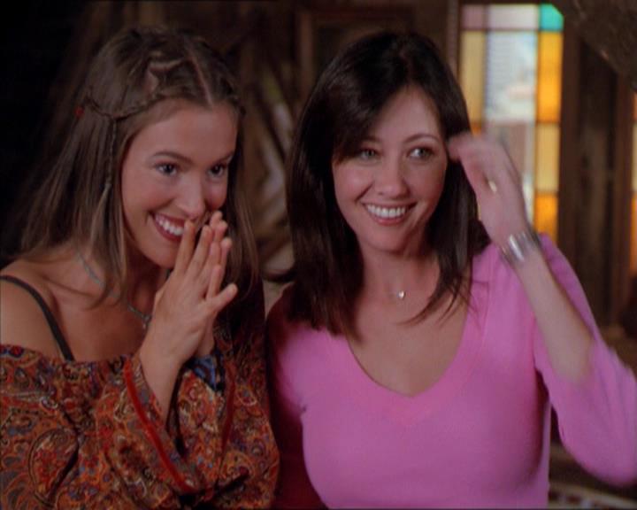 Charmed-Online_dot_net-2x01WitchTrial2328.jpg