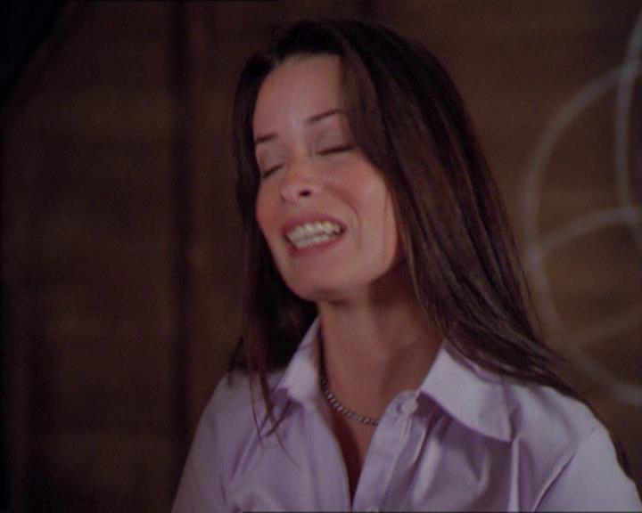 Charmed-Online_dot_net-2x01WitchTrial2329.jpg