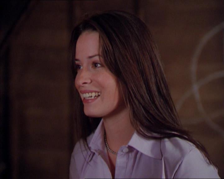 Charmed-Online_dot_net-2x01WitchTrial2330.jpg