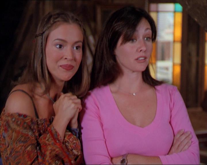 Charmed-Online_dot_net-2x01WitchTrial2335.jpg