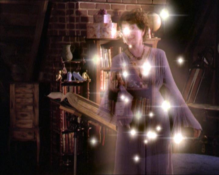 Charmed-Online_dot_net-2x01WitchTrial2350.jpg