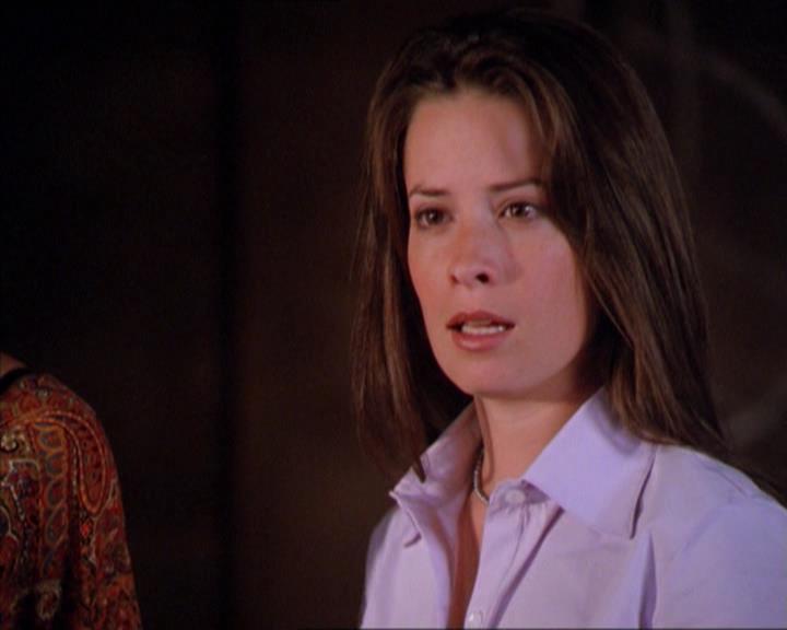 Charmed-Online_dot_net-2x01WitchTrial2364.jpg