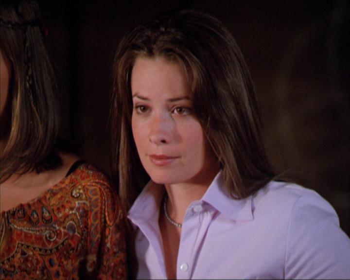 Charmed-Online_dot_net-2x01WitchTrial2391.jpg