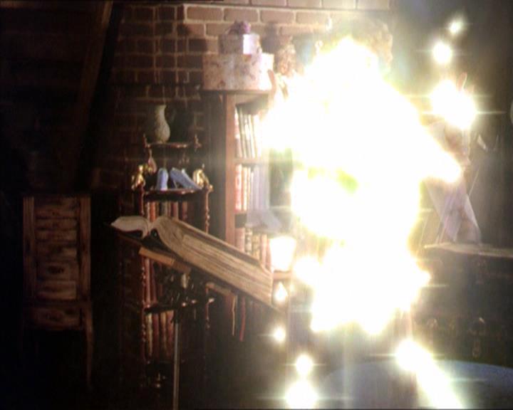 Charmed-Online_dot_net-2x01WitchTrial2395.jpg