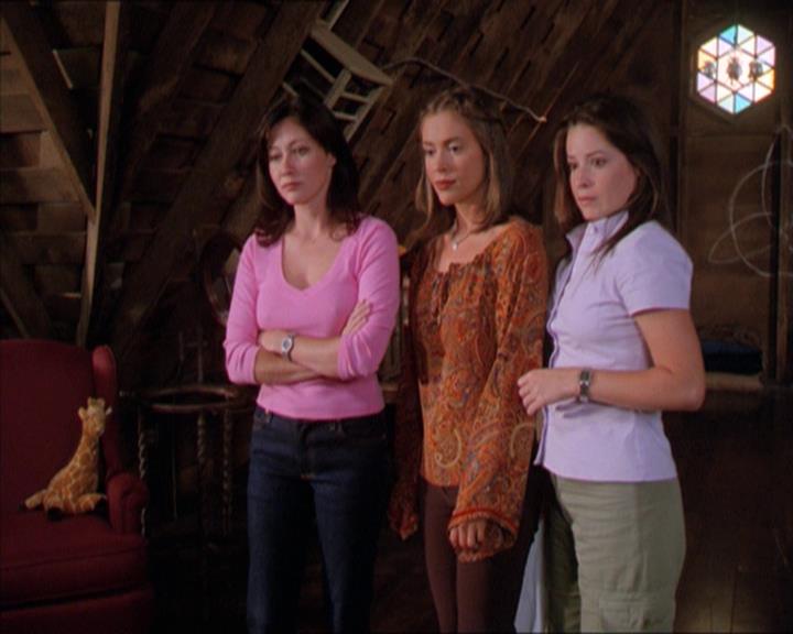 Charmed-Online_dot_net-2x01WitchTrial2403.jpg