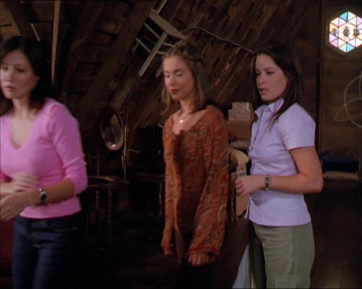 Charmed-Online_dot_net-2x01WitchTrial2404.jpg