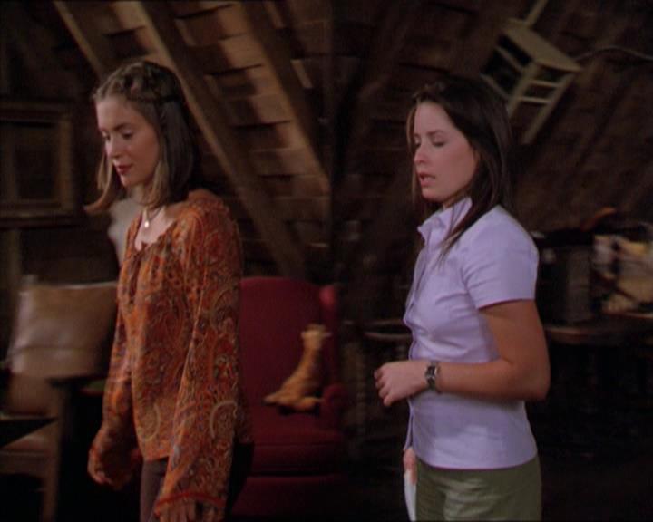 Charmed-Online_dot_net-2x01WitchTrial2405.jpg