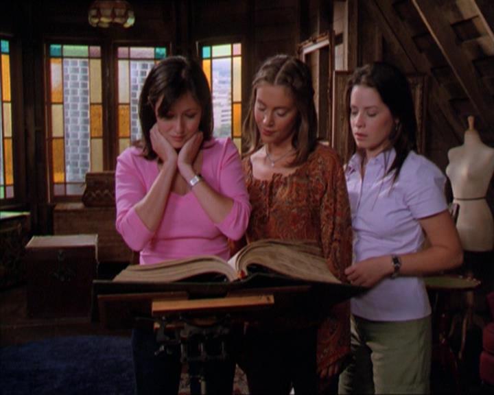 Charmed-Online_dot_net-2x01WitchTrial2407.jpg