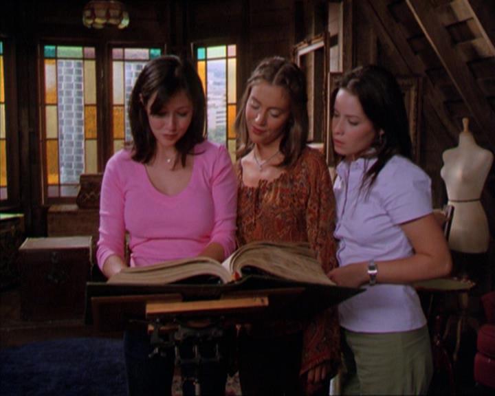 Charmed-Online_dot_net-2x01WitchTrial2411.jpg