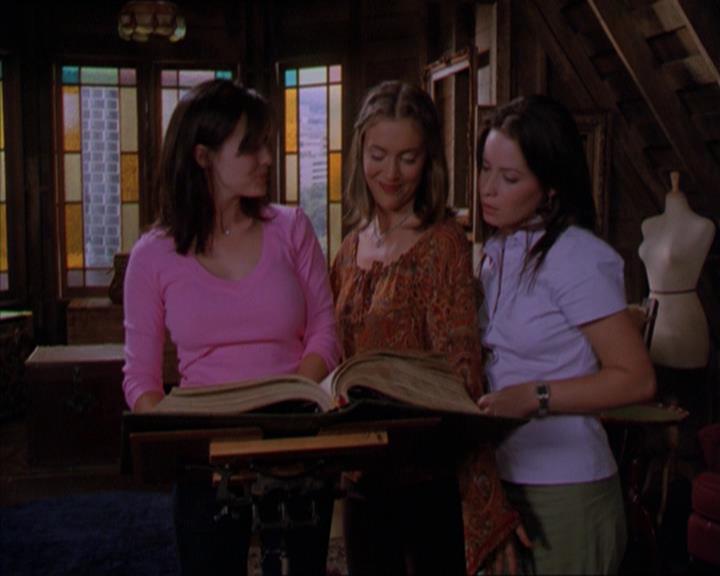 Charmed-Online_dot_net-2x01WitchTrial2413.jpg