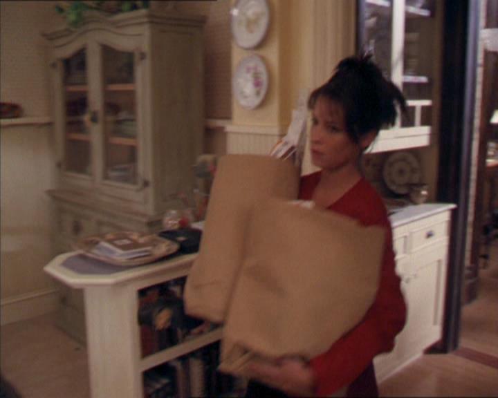 Charmed-Online_dot_net-2x02MoralityBites0004.jpg