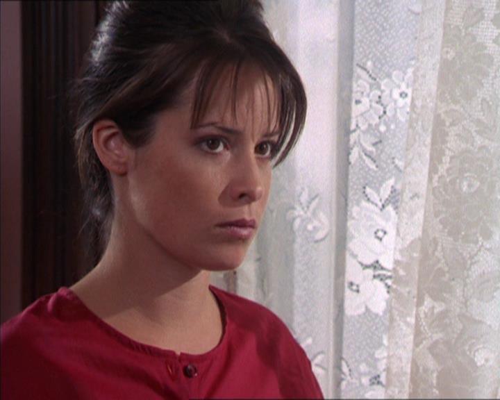 Charmed-Online_dot_net-2x02MoralityBites0068.jpg