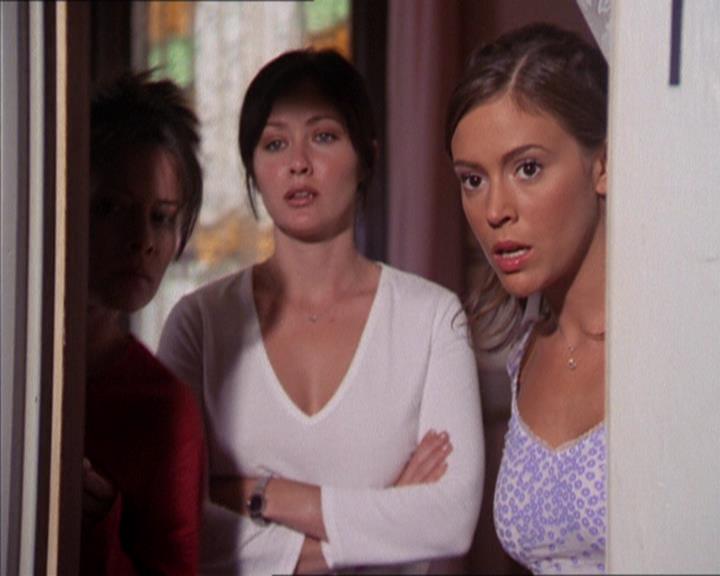 Charmed-Online_dot_net-2x02MoralityBites0078.jpg