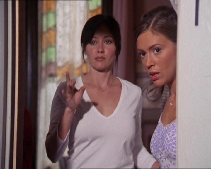 Charmed-Online_dot_net-2x02MoralityBites0082.jpg