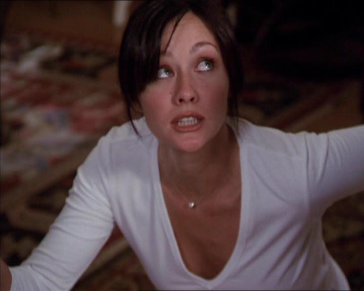 Charmed-Online_dot_net-2x02MoralityBites0092.jpg