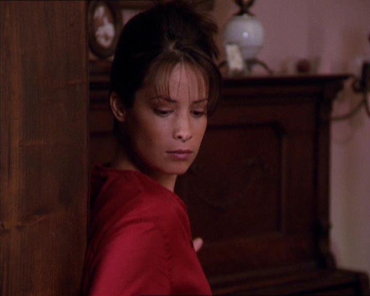 Charmed-Online_dot_net-2x02MoralityBites0095.jpg