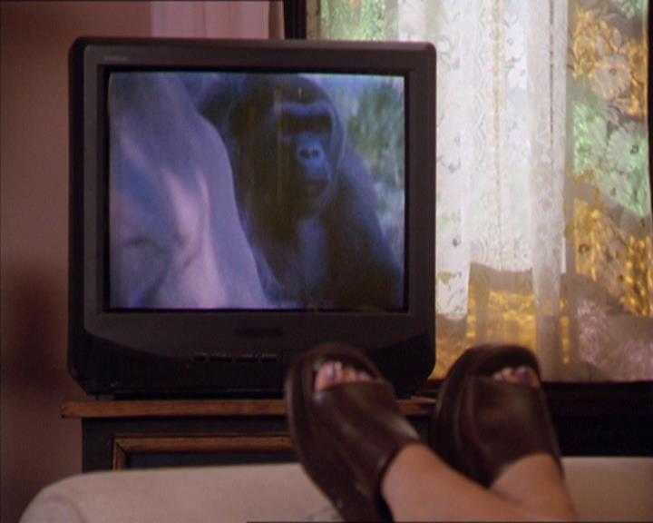 Charmed-Online_dot_net-2x02MoralityBites0109.jpg