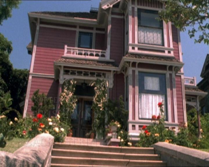 Charmed-Online_dot_net-2x02MoralityBites0225.jpg