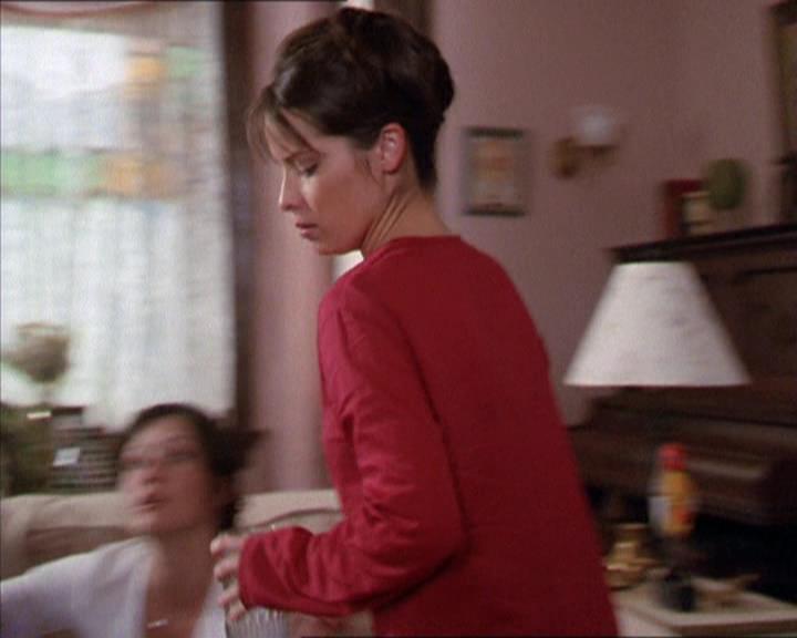 Charmed-Online_dot_net-2x02MoralityBites0229.jpg