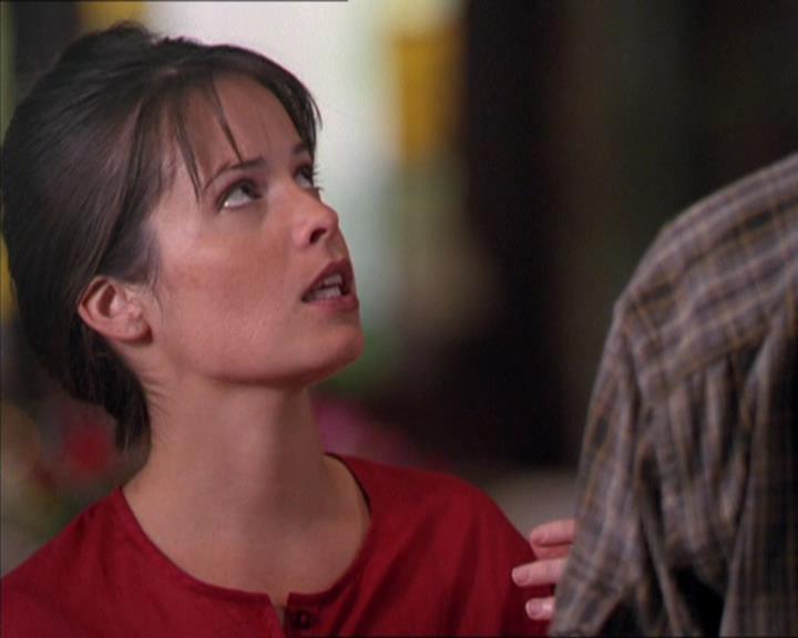 Charmed-Online_dot_net-2x02MoralityBites0275.jpg