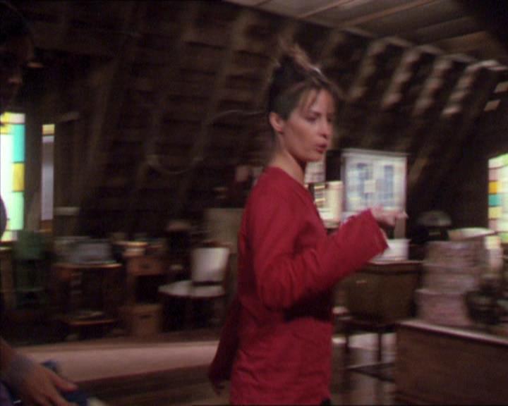 Charmed-Online_dot_net-2x02MoralityBites0325.jpg
