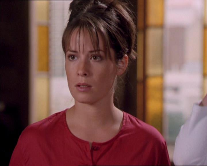 Charmed-Online_dot_net-2x02MoralityBites0334.jpg