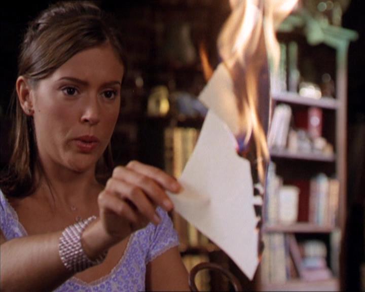 Charmed-Online_dot_net-2x02MoralityBites0408.jpg
