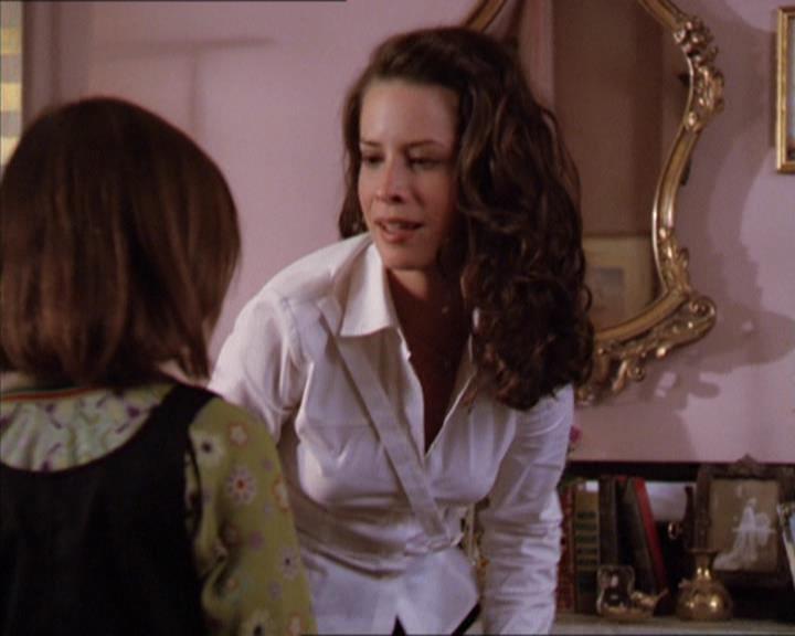 Charmed-Online_dot_net-2x02MoralityBites0441.jpg