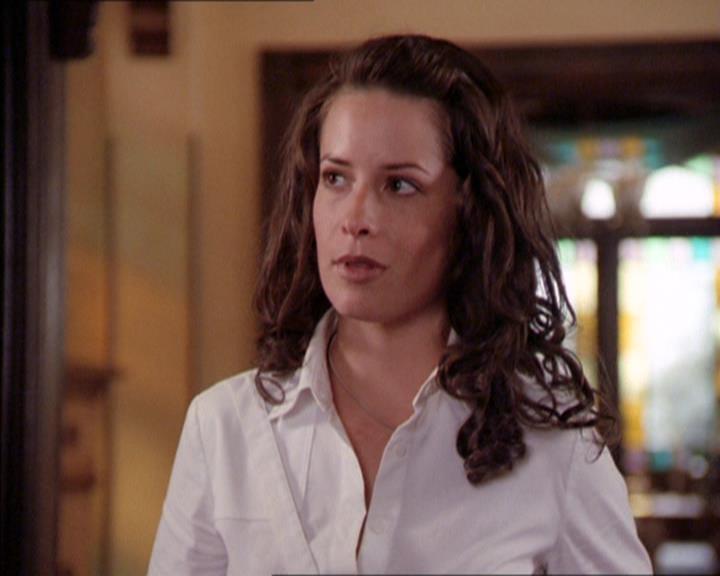 Charmed-Online_dot_net-2x02MoralityBites0504.jpg