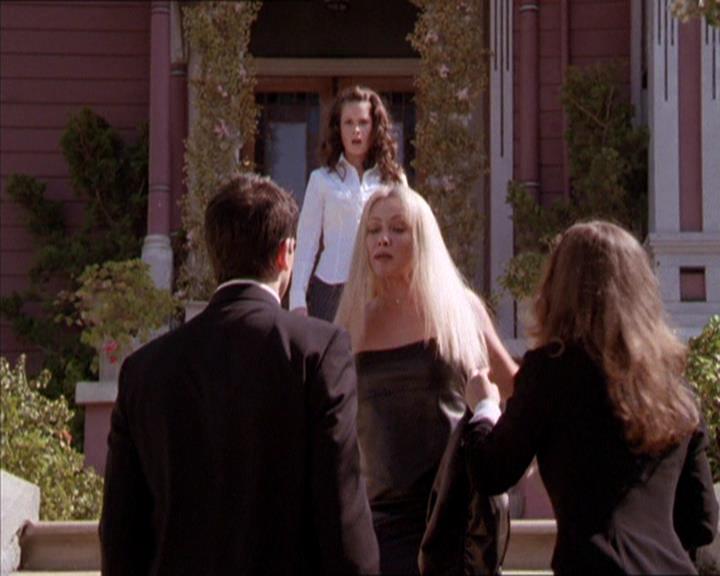 Charmed-Online_dot_net-2x02MoralityBites0559.jpg
