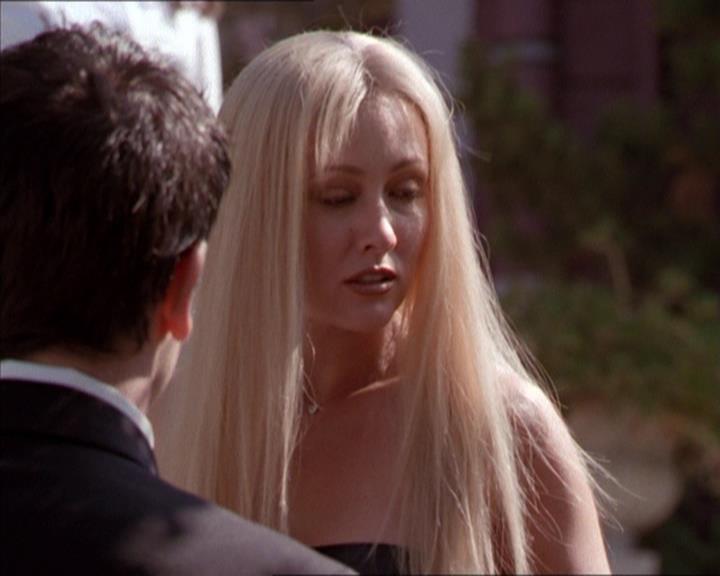 Charmed-Online_dot_net-2x02MoralityBites0562.jpg