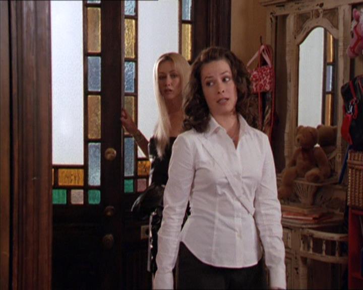 Charmed-Online_dot_net-2x02MoralityBites0599.jpg