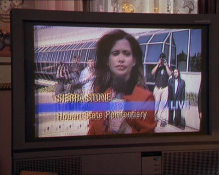 Charmed-Online_dot_net-2x02MoralityBites0666.jpg