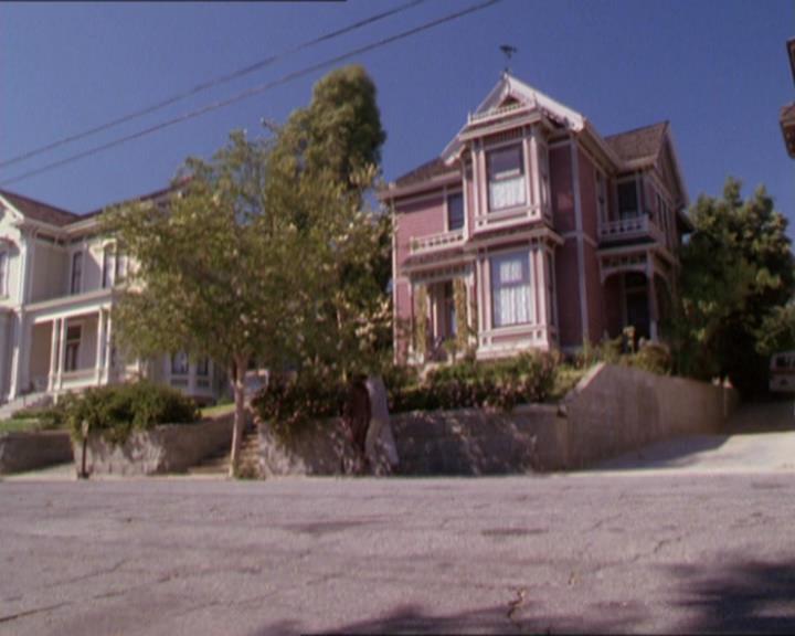 Charmed-Online_dot_net-2x02MoralityBites0708.jpg