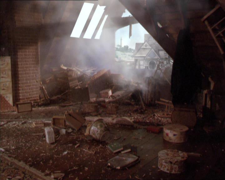 Charmed-Online_dot_net-2x02MoralityBites0751.jpg