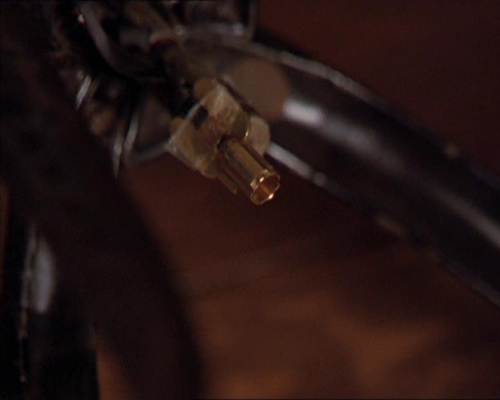 Charmed-Online_dot_net-2x02MoralityBites0753.jpg