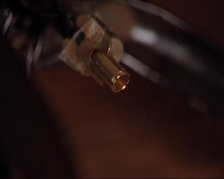Charmed-Online_dot_net-2x02MoralityBites0754.jpg