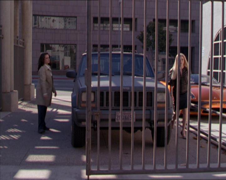 Charmed-Online_dot_net-2x02MoralityBites0827.jpg