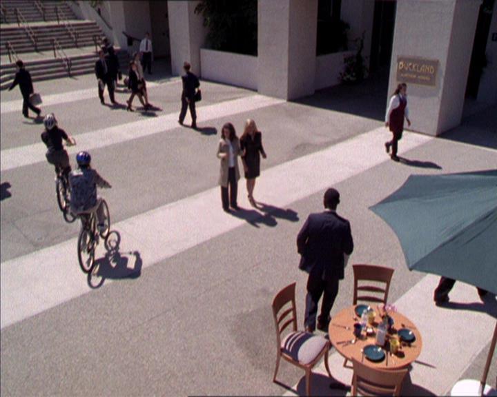 Charmed-Online_dot_net-2x02MoralityBites0858.jpg