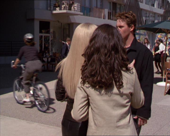 Charmed-Online_dot_net-2x02MoralityBites0903.jpg