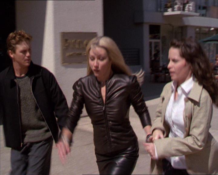 Charmed-Online_dot_net-2x02MoralityBites0906.jpg