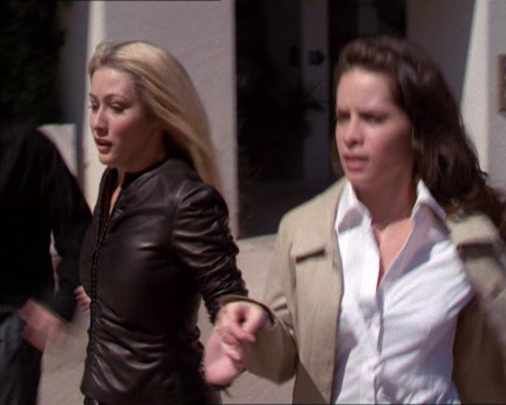 Charmed-Online_dot_net-2x02MoralityBites0908.jpg