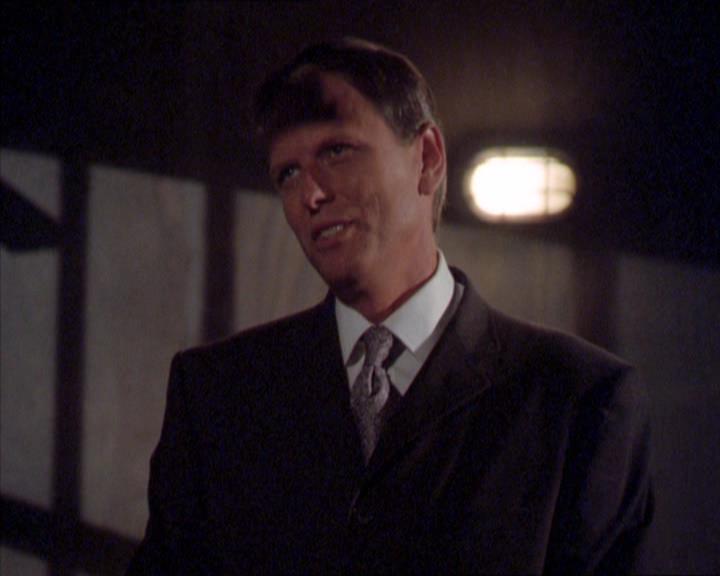 Charmed-Online_dot_net-2x02MoralityBites0933.jpg
