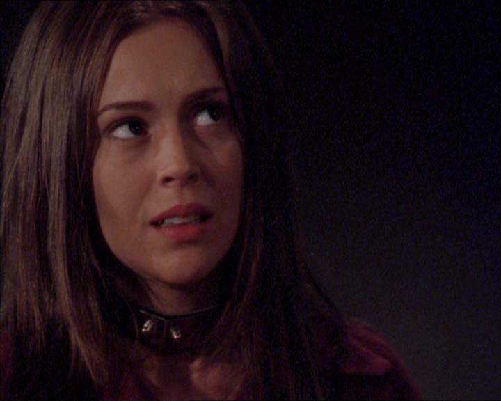 Charmed-Online_dot_net-2x02MoralityBites0965.jpg