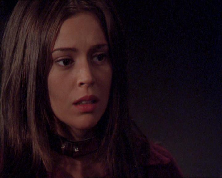 Charmed-Online_dot_net-2x02MoralityBites0969.jpg
