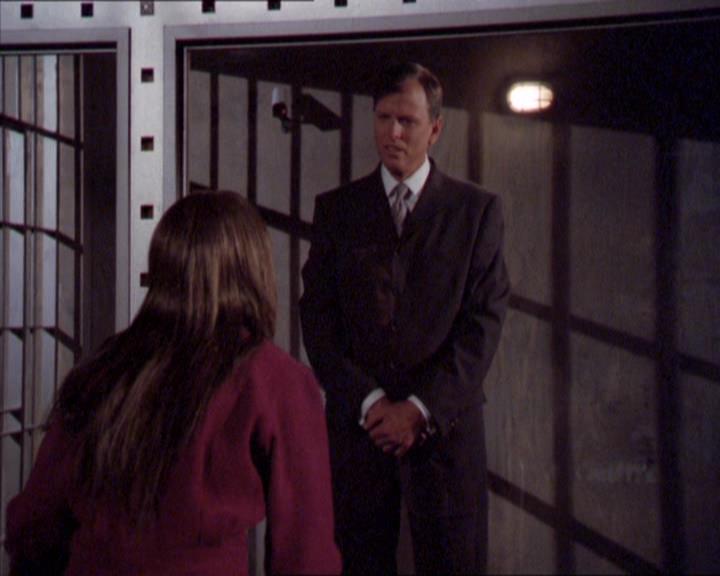 Charmed-Online_dot_net-2x02MoralityBites0974.jpg