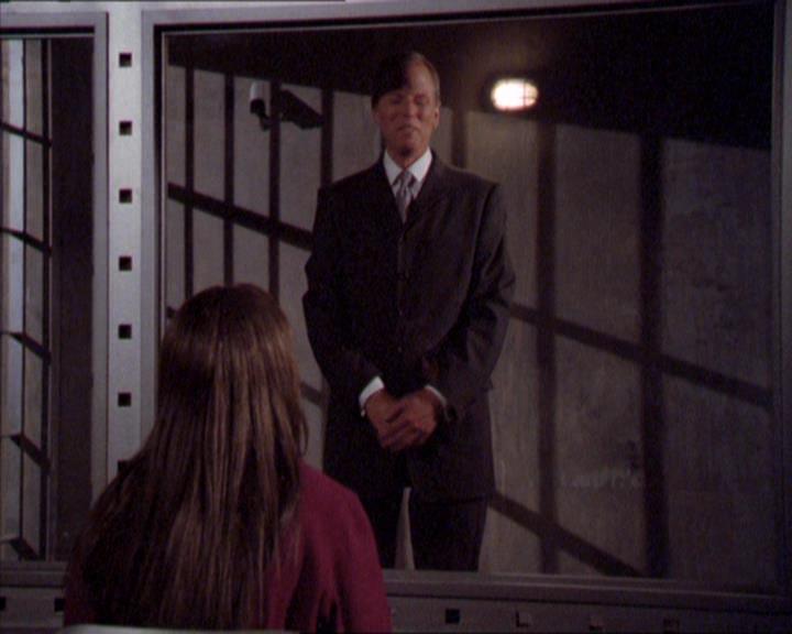 Charmed-Online_dot_net-2x02MoralityBites0980.jpg